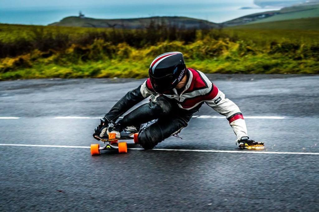 2controversial's tweet image. Never get bored of this backdrop #beachyhead #peachyshred #longboarding #longboardslide #orangatangwheels #sabretrucks #eosfootstop #downhillskateboarding #downhilllongboarding #ukdownhill #southdownshredders #eastbournelongboarders