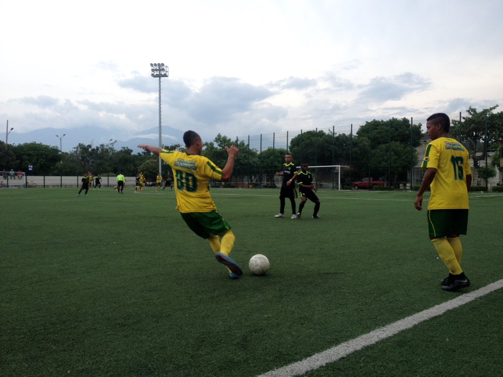 DirDeporteSM's tweet photo. A esta hora se juega en La Ciudadela la #GranFinal⚽️ de Juvelines entre: 

#LosAlmendros VS #SanJorge

#2DasOlimpiadasPorLocalidades2017 #INRED
#CiudadDelBuenVivir
#SantaMartaSigueCambiando https://t.co/so25h01CYW
