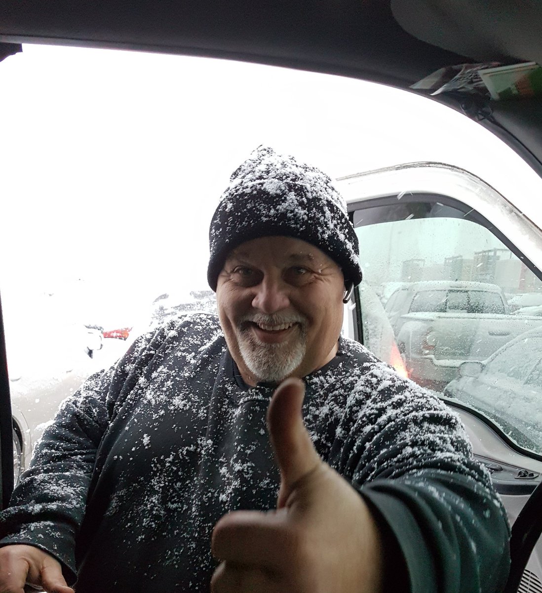 DHTTowing's tweet photo. 10cm of snow on the way... brace yourselves and be safe on the roads! Please remember to move over into another lane if you see any of us pulled over.. thanks everybody 🖒😊 #IfYouSeeSnowGoSlow https://t.co/VaBtiuqkNC