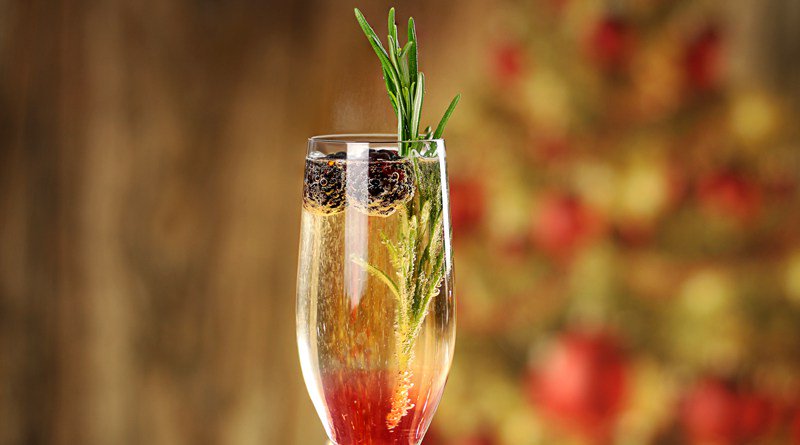 chef_handler's tweet image. Looking for that last-minute perfect New Year's Eve cocktail? Chef Handler has got you covered with our Blackberry Ombre Sparklers cocktail recipe: ss1.us/a/zldjz2du