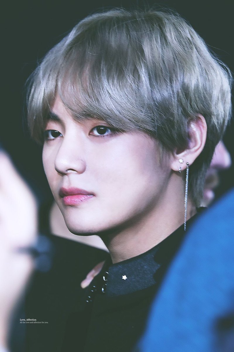 Marili993's tweet photo. FELICIDADES TAE<3 TE QUEREMOS😊
 #ProudofV #HappyTaehyungDay #VeautifulDay #HappyVday  #TAETAEisLOVE    #뷔생일ㅊㅋ #뷔_보라해 https://t.co/6aWYJ6IUO1