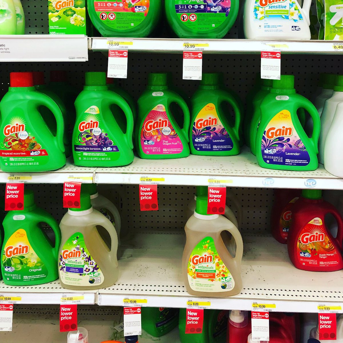 krystellemt's tweet photo. I bought a scented detergent that didn’t make me sneeze my face off! #GainBotanicalsAtTarget @Influenster #complimentary https://t.co/RXAK9GO8Ah
