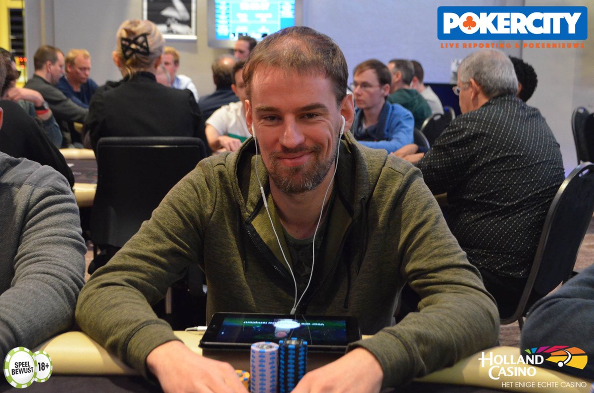 PokerCityNL's tweet photo. @PokerSeriesNL #DutchOpenPS - Het zit erop voor @Tobias_Peters_ Hij kwam vandaag niet verder dan plek 14 (€2.958). In zijn laatste hand sneuvelde hij met AQ tegen AK van Mario Grootkerk https://t.co/KSnlxqWimZ https://t.co/vgIktkYIm1