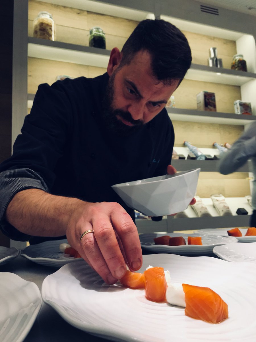 JuanRP6's tweet photo. “Le Chef” @MeliaLebreros @MeliaHotelsInt #CenamaridajeElyxr https://t.co/qsNZT3fH3d