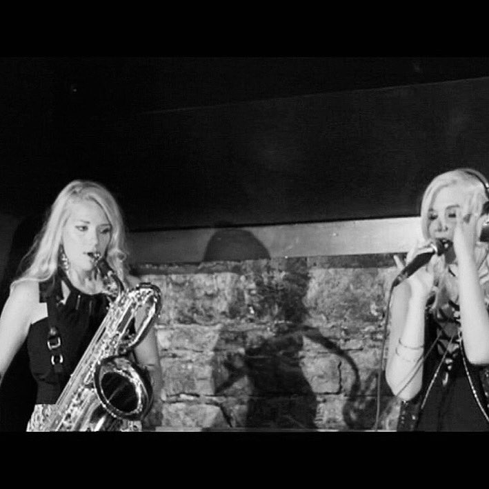 EyeshaOfficial's tweet photo. #FlashbackFriday with my girl @baritonelauren in #Montreal circa Summer 2015 โข 2018 we shall reunite๐ฎ
โข
#meettheeyes #petiteboss #eyehouse #sopheyerichard #laurensevian #elboogie #jazzofhouse #baritonesaxophone #dj #singer https://t.co/hC5XmyqCRi