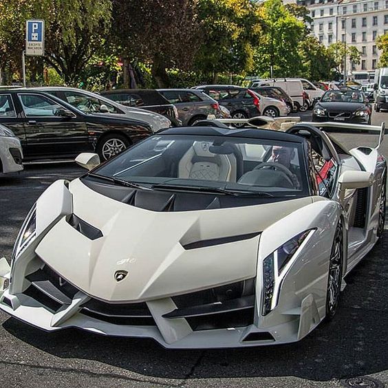 thrillsofdrive's tweet image. Lamborghini Veneno Roadster😍
#cars #Lamborghini