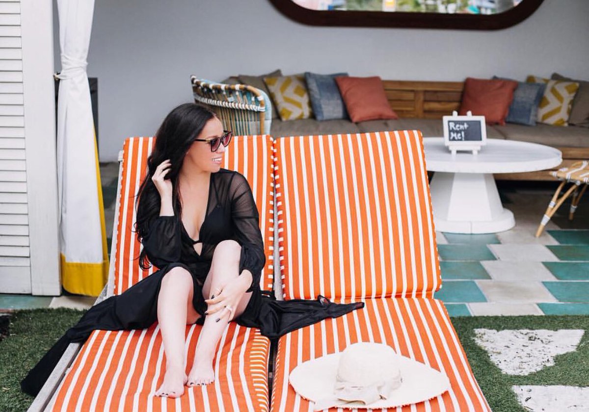 AndazMiami's tweet photo. Why party in your backyard when you can party in ours? Join us tomorrow for delicious bites, refreshing drinks and wavy poolside jams. #BackyardSaturday #TheConfidante #WeekendVibes | IG 📷: modernmusliving https://t.co/hjvZ4zpSRe
