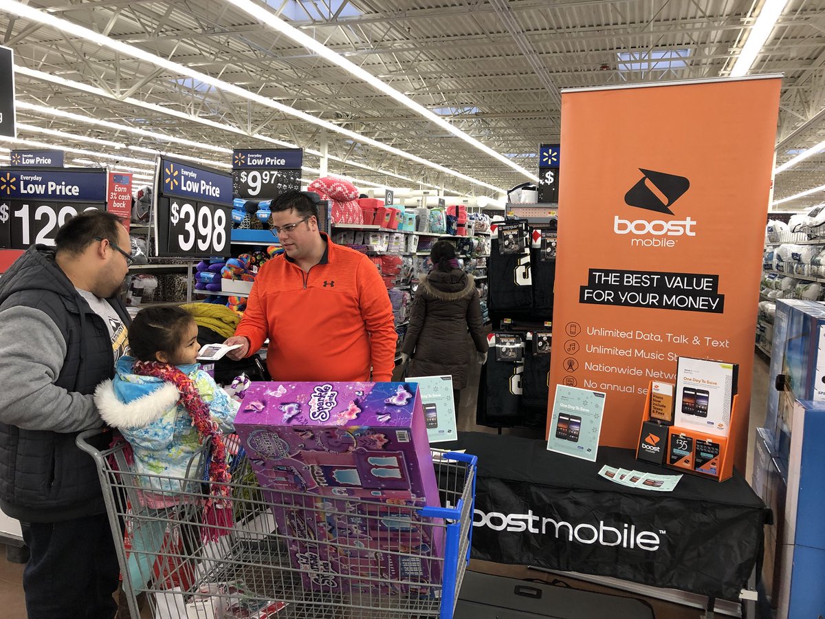 Working the crowd and spreading #ZTEBoostDay cheer!  3 months FREE, today only! Stop by!