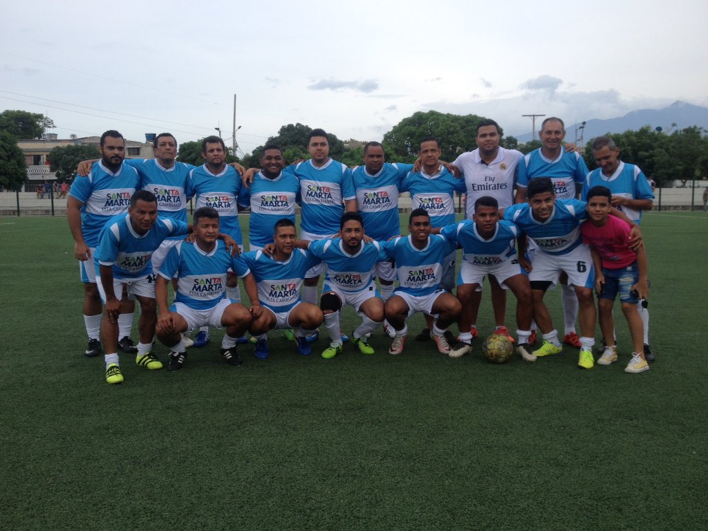 DirDeporteSM's tweet photo. A esta hora se juega el partido de exhibición entre:

#LaHinchadaDelCiclón VS #PeriodistasDeLaCiudad

#GranClausura 
#2DasOlimpiadasPorLocalidades2017  #INRED
#CiudadDelBuenVivir 
#SantaMartaSigueCambiando https://t.co/LuaqIT4g9o