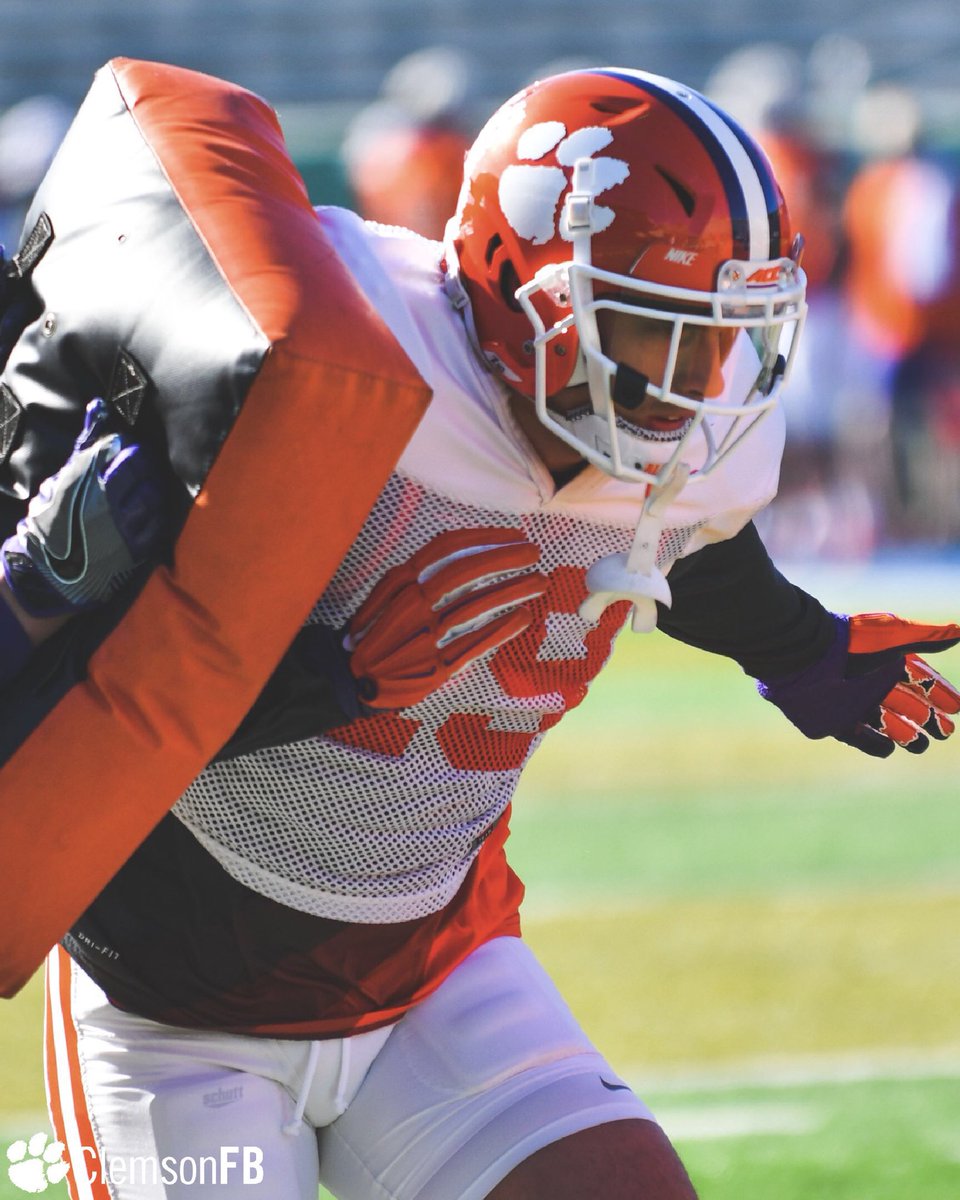 ClemsonFB's tweet photo. One day closer to kickoff. 😉 #ALLIN https://t.co/CQs5BU5ISn
