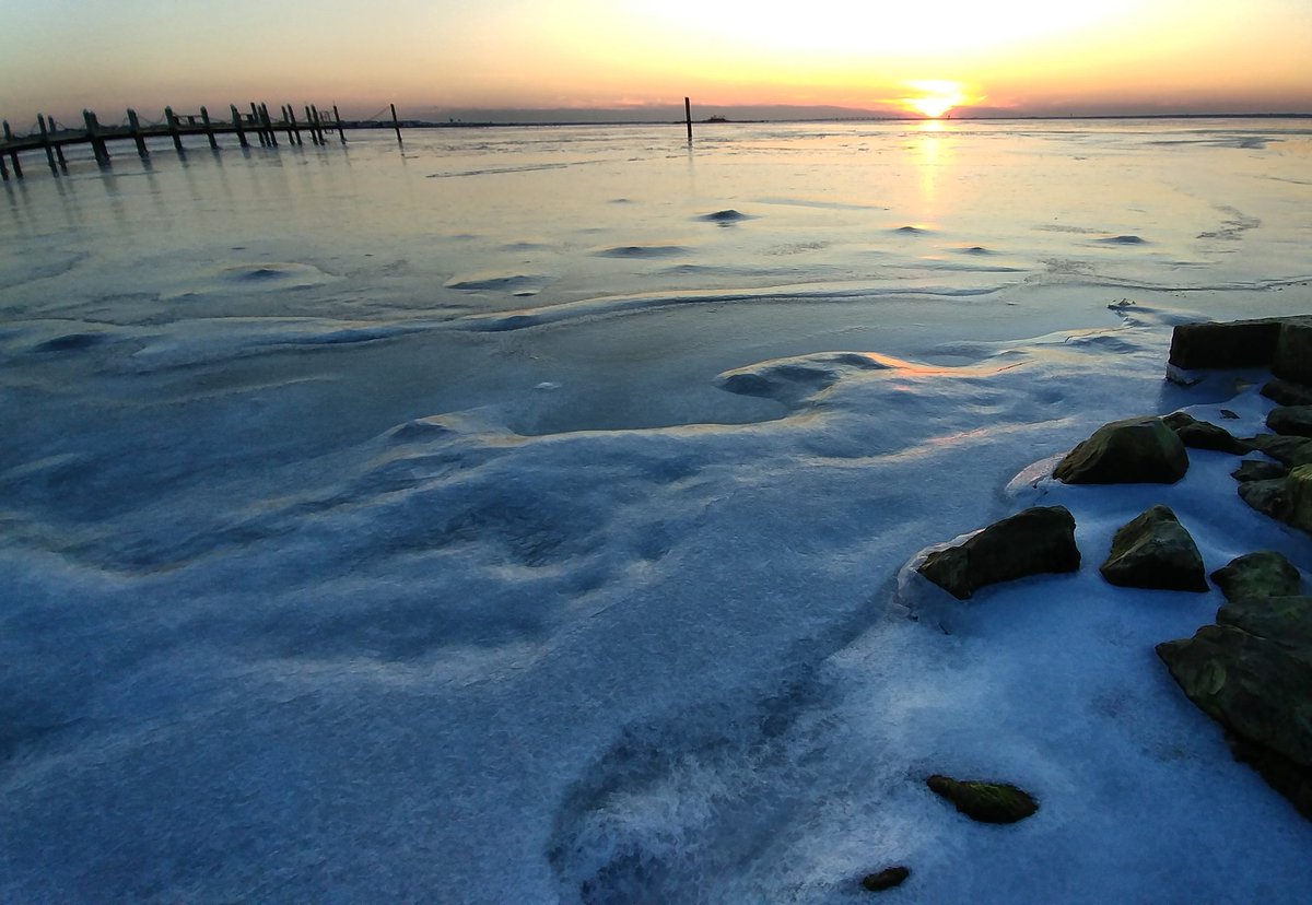 Yes, it looks nice, but stay off the ice on the bay!! Continue to check on neighbors, elderly, and keep 🐕 🐈inside. More dangerous temperatures and possible snow showers expected tomorrow #harveycedars #jerseyshore #brutalcold #ArcticCedars <a href="/6abc/">Action News on 6abc</a> <a href="/NBCPhiladelphia/">NBC10 Philadelphia</a> <a href="/FOX29philly/">FOX 29</a>