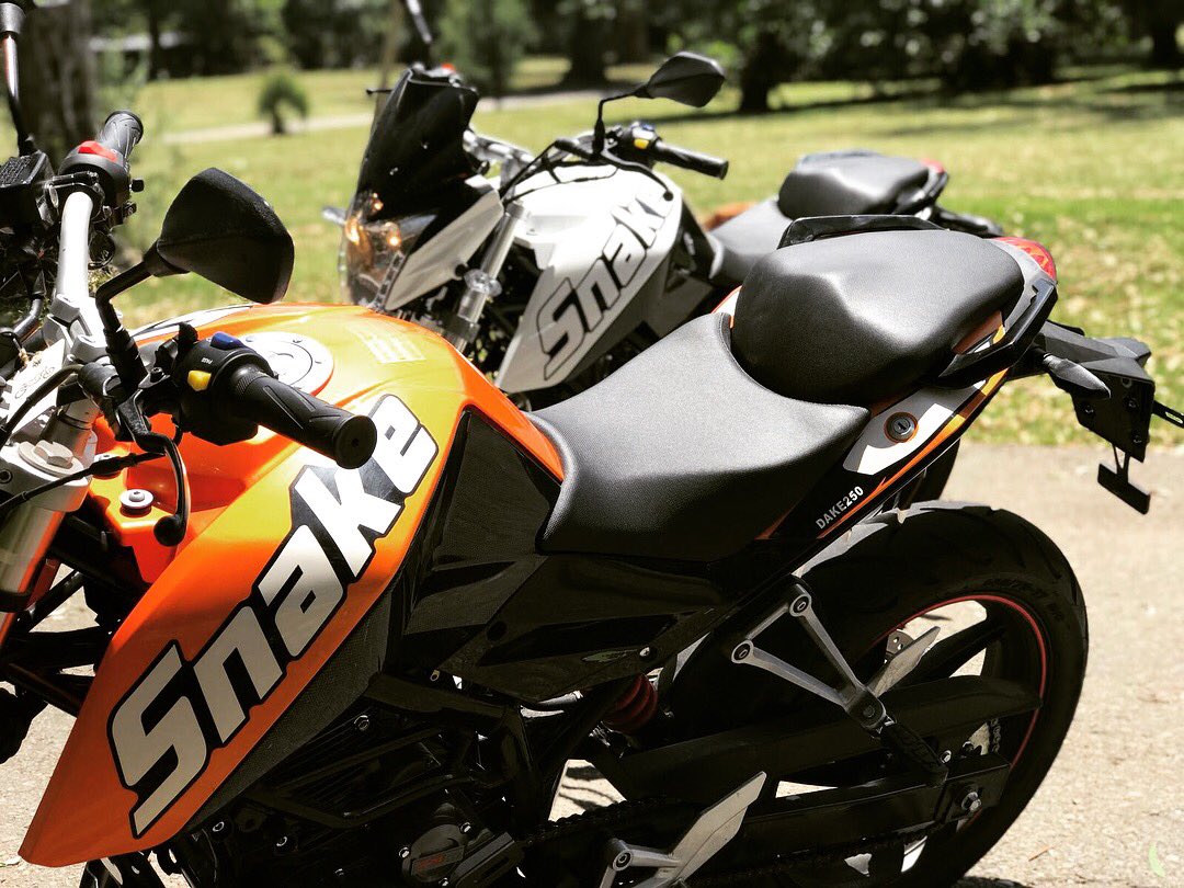ElGarageTv's tweet photo. Este Sábado no te pierdas #BikeSessions con las novedades de speedshop de la mano de @emiliomaneirook. Podrás ver la #Snake #Drake 180 cc y 250 cc.
Desde las 11:00 no te pierdas el informe completo. https://t.co/2aDAeXXg5g