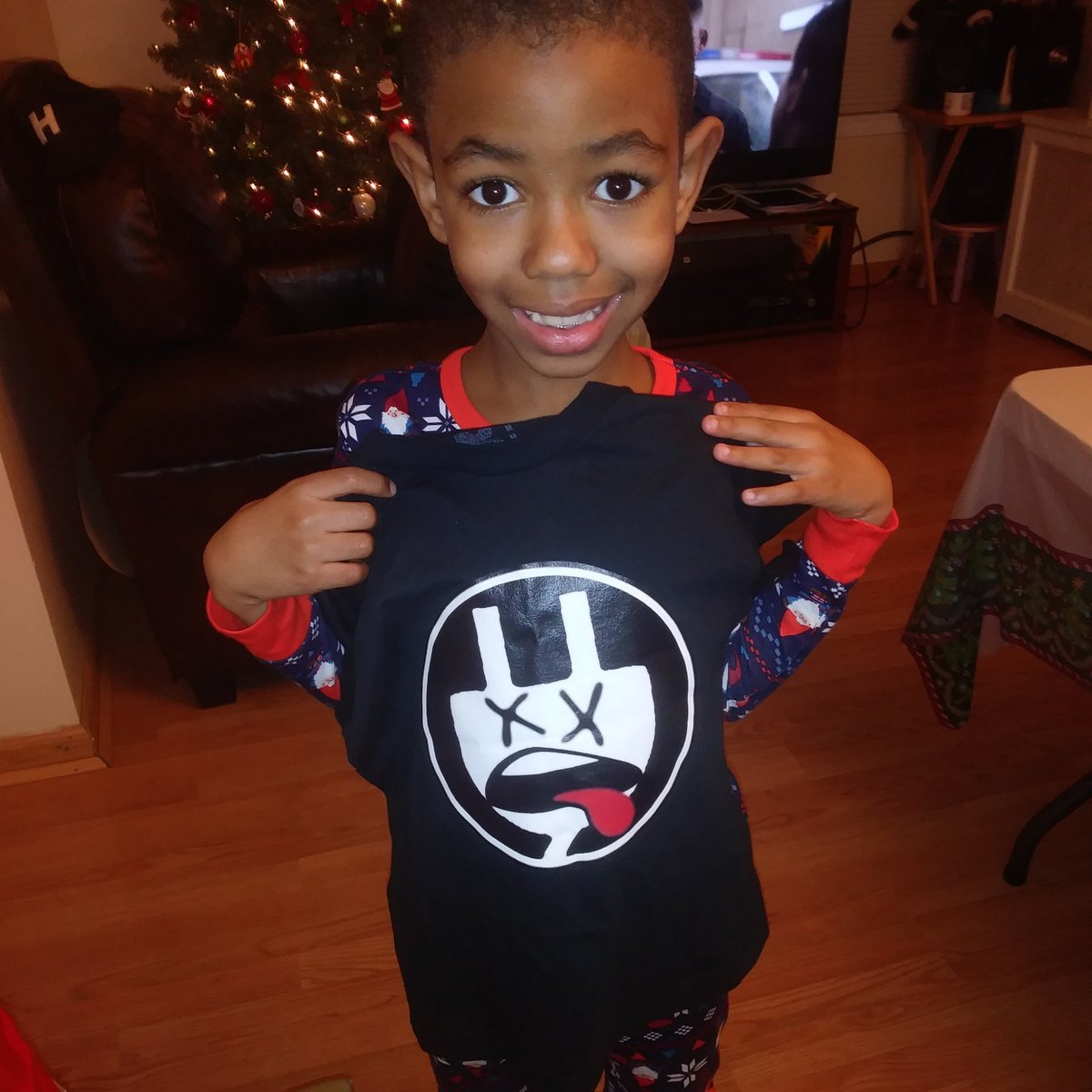 Oso_bby's tweet photo. My Son Modeling #KidsPlugTalk For Our 2018 #ChildensClothingCollection https://t.co/N5BZ5xZ1fC