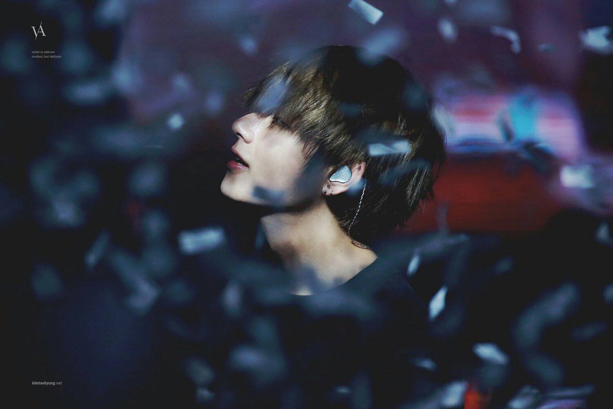 Happy birthday baby!!! Orang yg udh bikin aku sadar kalau sesungguhnya cinta enggak di ukur dari seberapa dekat jarak kita ❤❤❤ <a href="/BTS_twt/">방탄소년단</a> #HappyVDay #WePurpleUTaehyung #BTS #HappyTaehyungDay