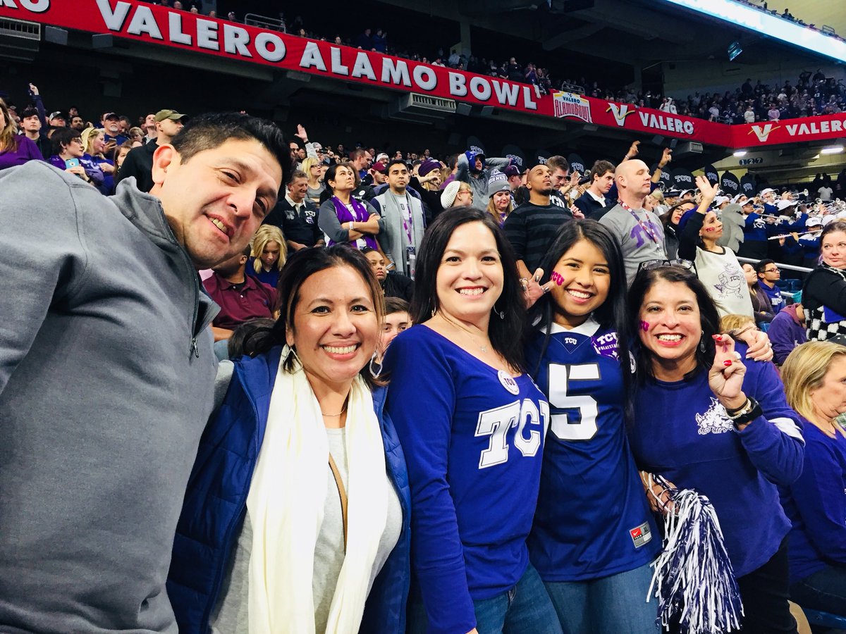 TCUTSteph's tweet photo. Happy Frogs (and frog family)!! ๐ธ๐ #AlamoBowl #TCUvsStan #BeatStanford #AlamoBowlChamps https://t.co/CmTOcD3jF9