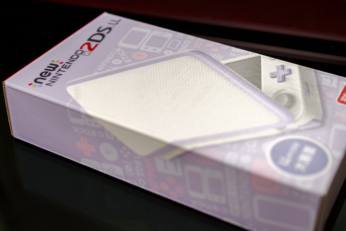 atsu_chu's tweet image. 姪っ子と遊ぶ用に買ってきたNintendo 2DSLL
なかなか綺麗な色です✨
PENTAX K-1 Limited Silver + Makro-Planar T* 2/50 ZK
(1/100s 50mm F5.6 ISO-1250 ※2枚目はISO-2500)
#PENTAX #PENTAXK1 #2DSLL