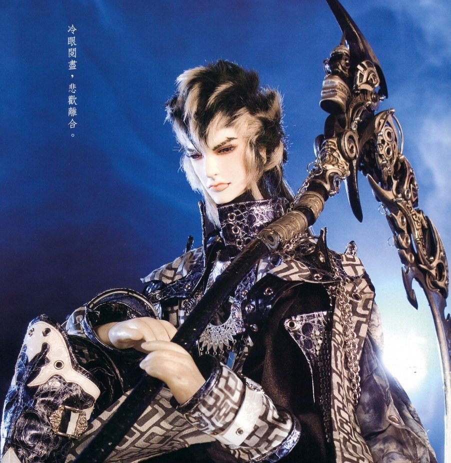 天狼星死神传人，身背死神镰刀 ，性格冷漠淡定，独坐孤星崖守著一朵小白花。对人世间的情感不理解，却不同於阎王锁的鄙视，而是更想瞭解人类的情感，因此结识白小茶，也让原本冷峻孤独的天狼星渐渐有了转变