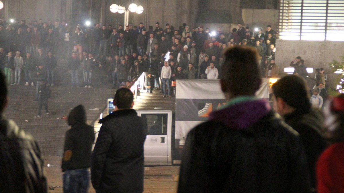 WMPost's tweet photo. "Sicherheitszone für Frauen bei der #Neujahrsfeier in #Berlin." Was für eine Niederlage für unsere Gemeinschaft, die so etwas braucht.
"Safety zone for Women at the #NewYearsEve celebration in #Berlin." What a defeat for our community now this is needed. https://t.co/3zG8C8kFTj