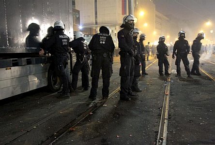 WMPost's tweet photo. "Sicherheitszone für Frauen bei der #Neujahrsfeier in #Berlin." Was für eine Niederlage für unsere Gemeinschaft, die so etwas braucht.
"Safety zone for Women at the #NewYearsEve celebration in #Berlin." What a defeat for our community now this is needed. https://t.co/3zG8C8kFTj