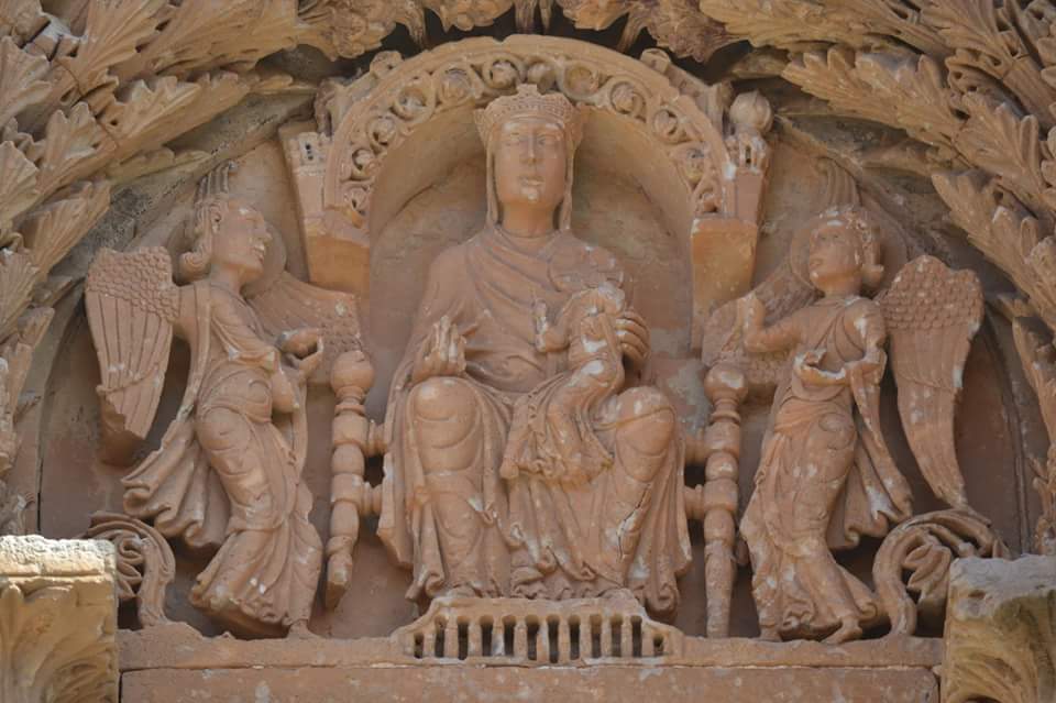 cylromanica's tweet photo. Virgen entronizada con Niño rodeada de ángeles
Portada del Obispo. Catedral de Zamora https://t.co/nrY335Vmwe