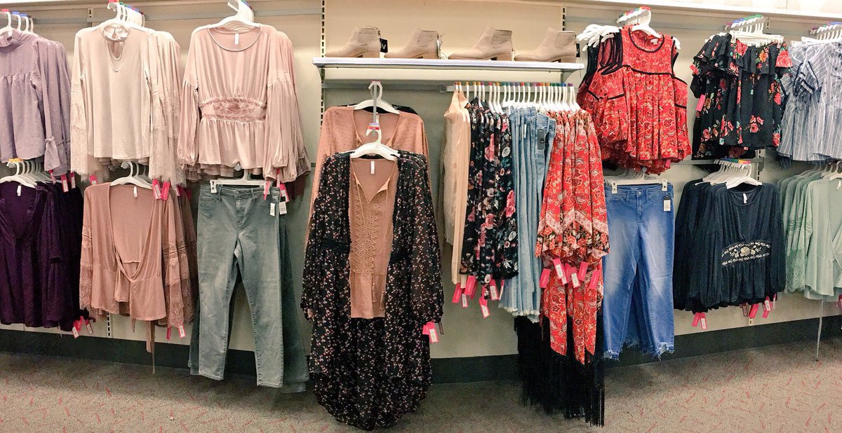 Refresh of the #xhilaration backwall today 🌷#t2386 @LanceArauza <a href="/ali_llarenas/">Ali</a> <a href="/kano_ariel/">Ariel kano</a> <a href="/Eustolio/">Eustolio Calderon</a> @tracyacurry1