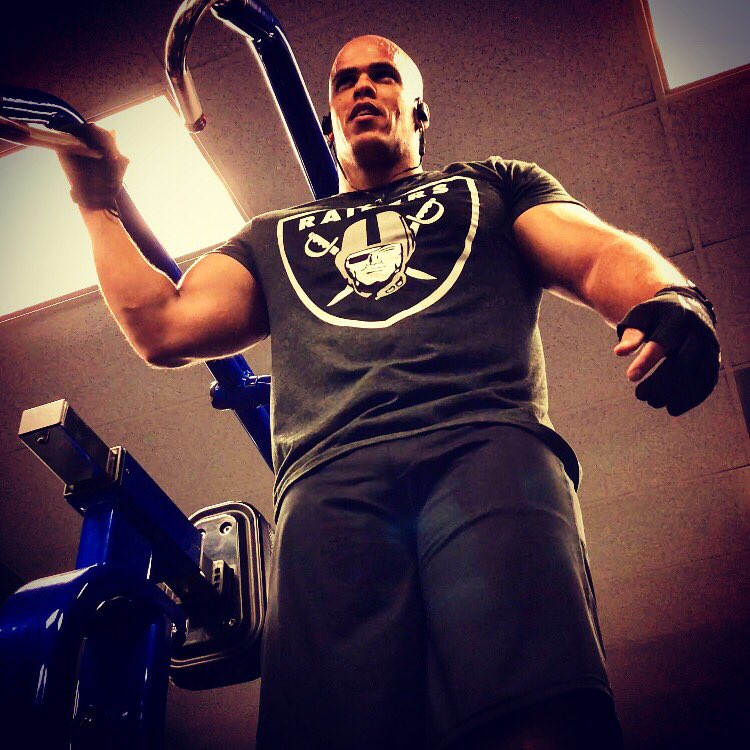 bwrighteousfit's tweet photo. Last #FlexFriday of 2017! And representin' my @RAIDERS! #RaiderNation
💪🏾💪🏾💪🏾
#MissionPossiblePat @bodybuildingcom #BestSelf @THEBodySpace @LegionAth @trainHYLETE @RogueFitness #workout #lifting #lifter #Fitness #bodybuilding #weightlifting #nodaysoff #flex #flexin https://t.co/tBndqrkWqf