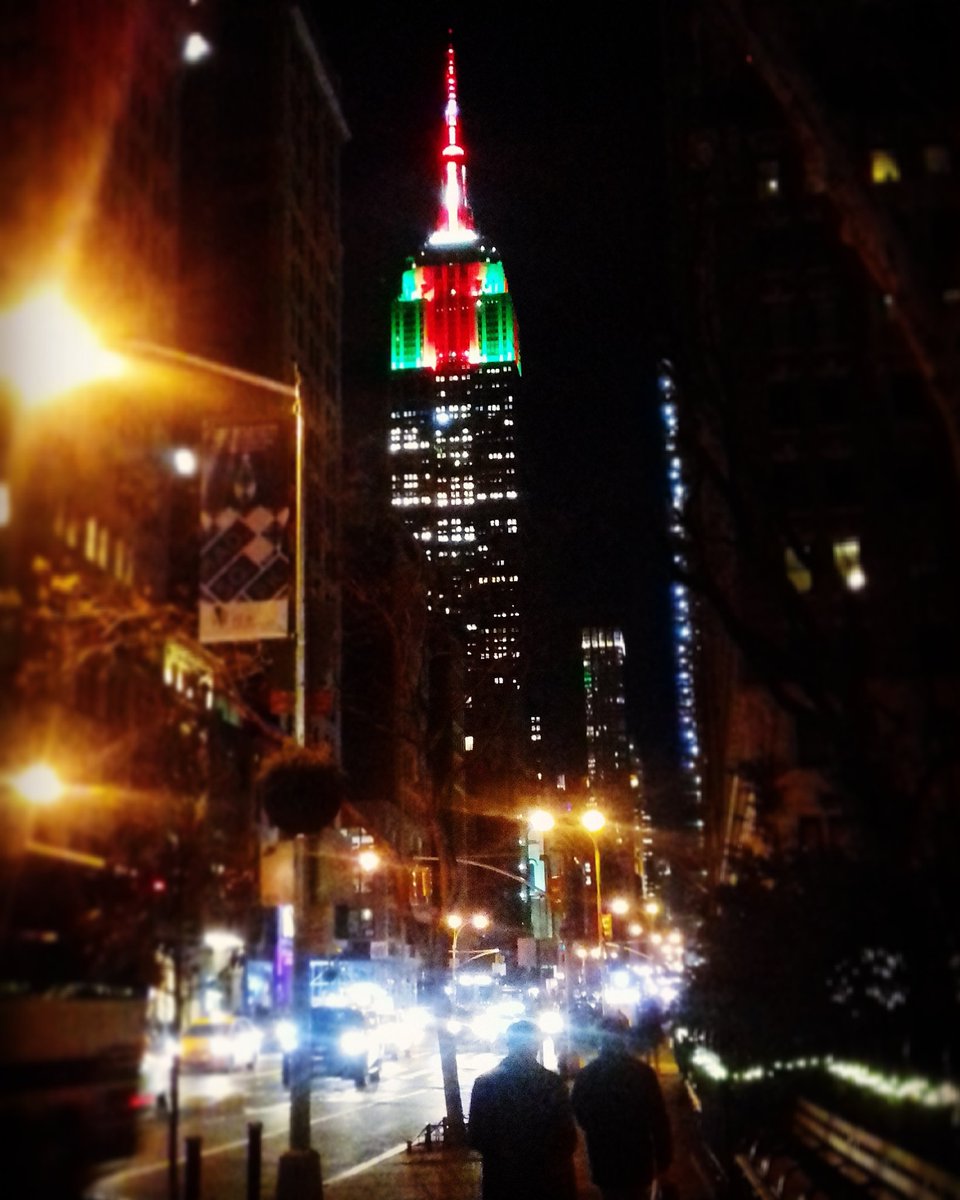 Nina_Kaisnala's tweet photo. Y a la hora de dormir descansaremos a los pies del #EmpireStateBuilding 👑👧❤👱👑 #ComoReinas #SomosMuyDivas #NYC 🗽🚕❄ https://t.co/HXK09JE0be