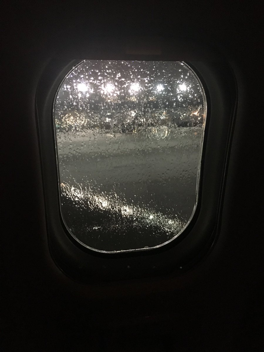 ohsusannasong's tweet photo. This is what happens after #deicing #airplane in #Chicago #arcticblast #singletemps
#frozenwindow #flightdelay @cbschicago @fly2ohare @JeremyAdamRoss https://t.co/sIGUi9zu8o