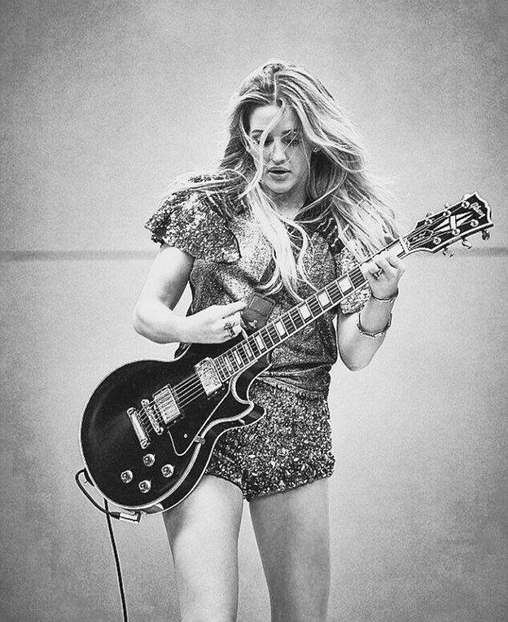 To the angel with magnificent voice,
HAPPY BIRTHDAY ELLIE GOULDING!!!    