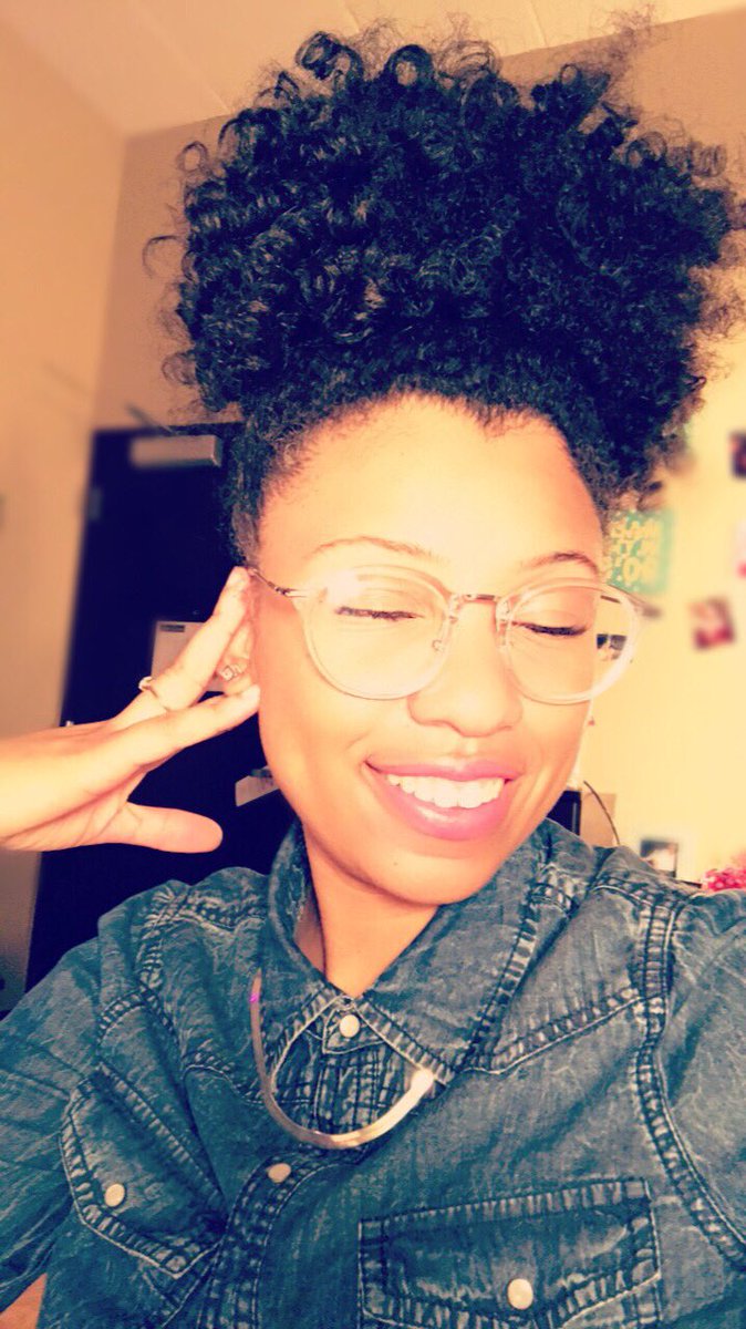 LovelySurprise_'s tweet photo. You do whatcha want when your puff poppin’. ✊🏽💕 #SnapchatFiles https://t.co/Scp7r4ToK7
