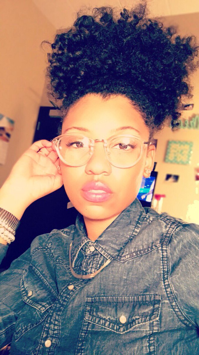 LovelySurprise_'s tweet photo. You do whatcha want when your puff poppin’. ✊🏽💕 #SnapchatFiles https://t.co/Scp7r4ToK7