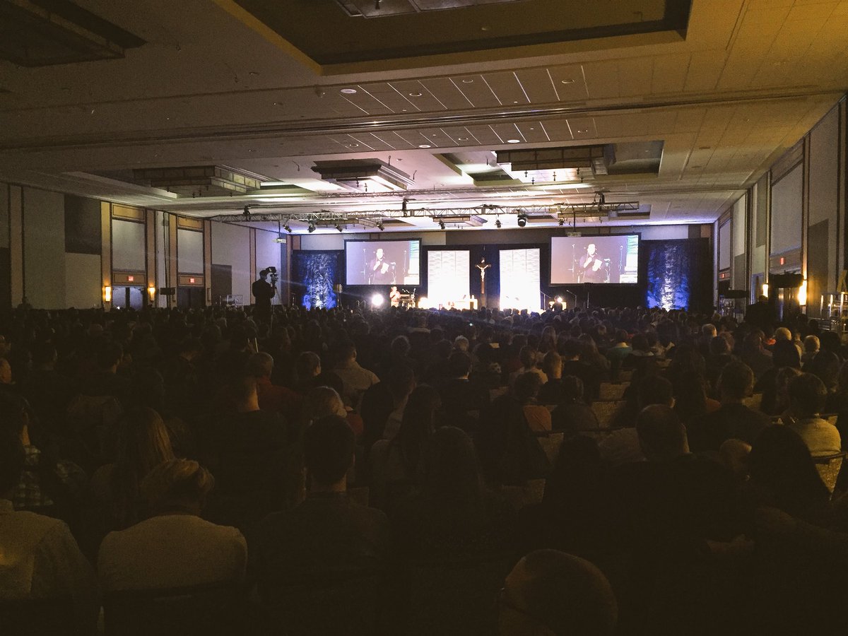 ejmyatt's tweet photo. 1200 people @ccoriseup tonight being invited to say “yes” to God. Please pray for us. https://t.co/hQRL8iu4in