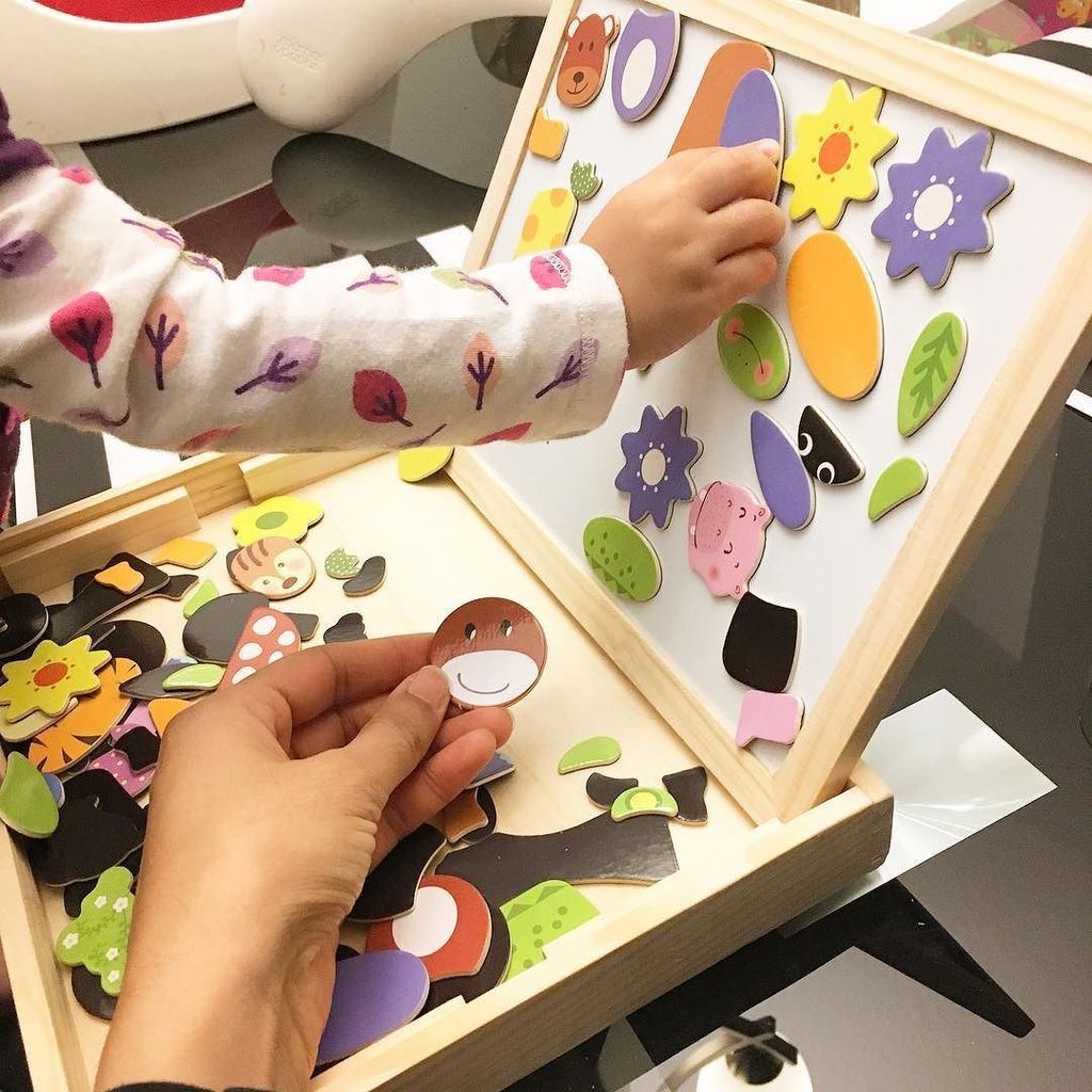 DivineBlissCorp's tweet image. Fun with magnets with my niece.....for the last 3 hours 🙄😂😅💗💗 #ilovebeinganauntie #toddlertoys #funwithmagnets ift.tt/2q1aaXF