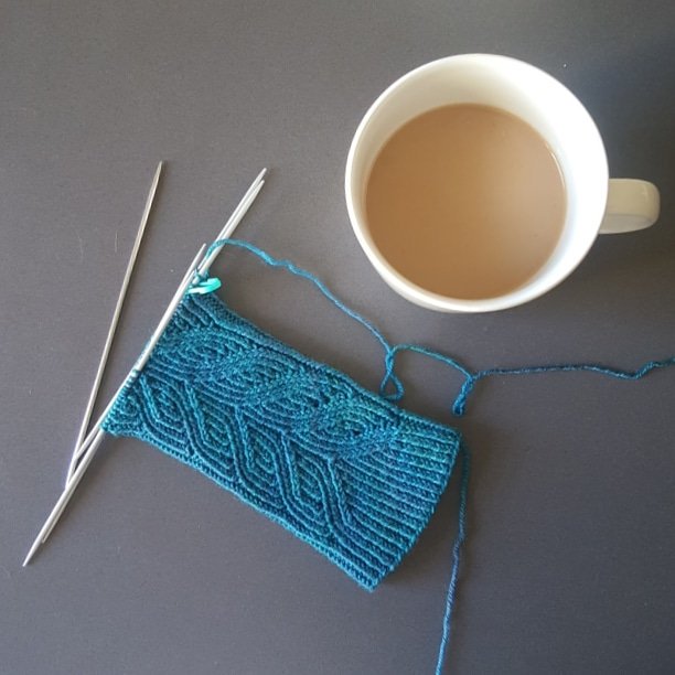 alicemakes's tweet image. My kind of Saturday morning, music full blast on headphones, coffee and knitting while Tom sleeps on in bed #knitting #cookiea #marlenesocks #operationsockdrawer