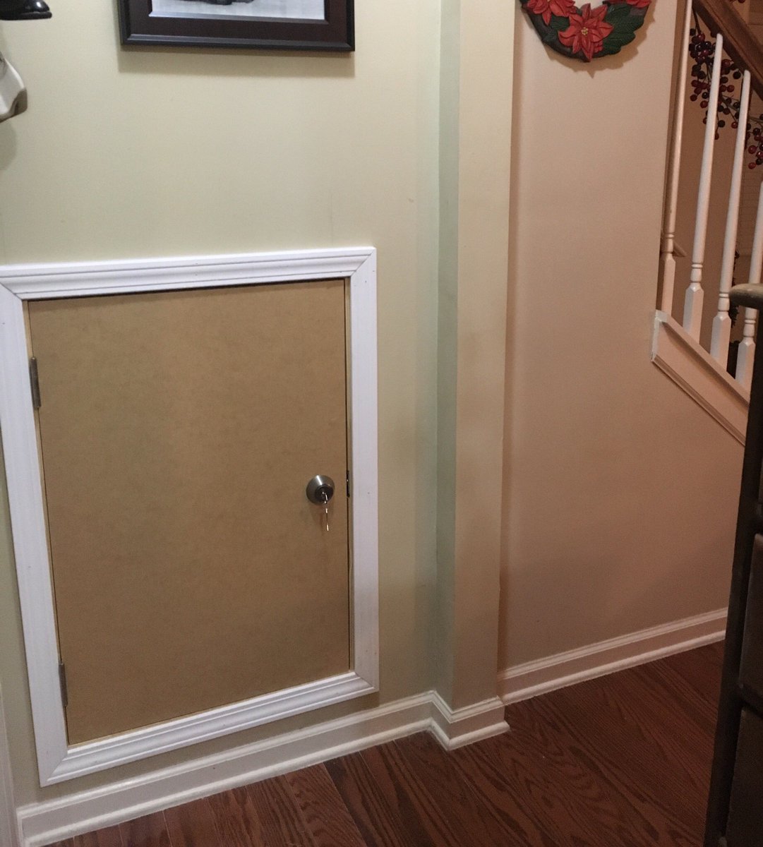 marshakellum's tweet photo. Today Todd reclaimed space the builder hid with sheetrock. #ThatsWhereTheChristmasBoxesGo #PeggySlappeyShouldBeAshamed #TheresTwoMoreOfTheseInTheHouse #PeggySlappeyReallyShould https://t.co/d08PaHRy2k