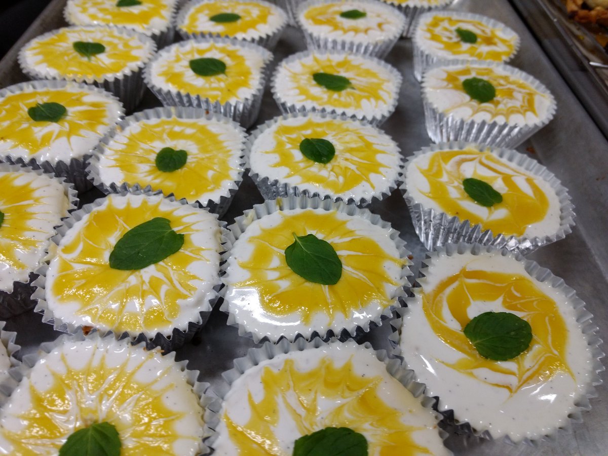 Foodfaye's tweet photo. Mango, ginger coconut #cheesecake made by Sara of @MyImpKitch for #holidayparty for food #bloggers @MelissasProduce
Crust made with #CleanSnax, #coconut chips % #crystallizedginger
For more of the #holiday #party #desserts see https://t.co/ksxF68mjij
Photo @LevyYakir https://t.co/ISrbhGH8D7