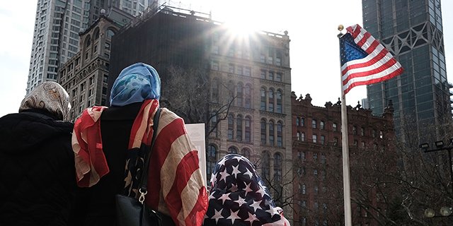 rumiforum's tweet photo. Tuesday, January 16th, 2018 Senior Researcher Besheer Mohamed will join us at 6:30pm to discuss the #PewCenter's survey's findings on U.S. #Muslims in length.
https://t.co/HTpO5iNmwx #interfaith #research #religion #survey https://t.co/UFkoRtaqcN