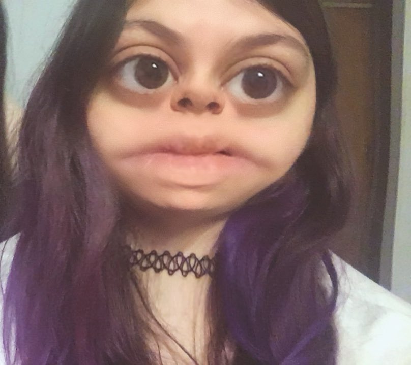 CandeFioressi's tweet photo. Que lindo morir ignorada @AleSanzi ahre ajajajaj #SelfieForJATV https://t.co/jQ8QIrJekD