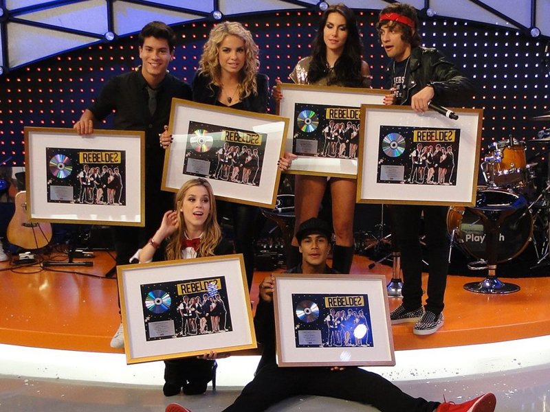 AcervoRNU's tweet photo. #UltimoLegendarios
Quando os Rebeldes receberam o disco de platina!!! 😍 https://t.co/8PApD2ontW