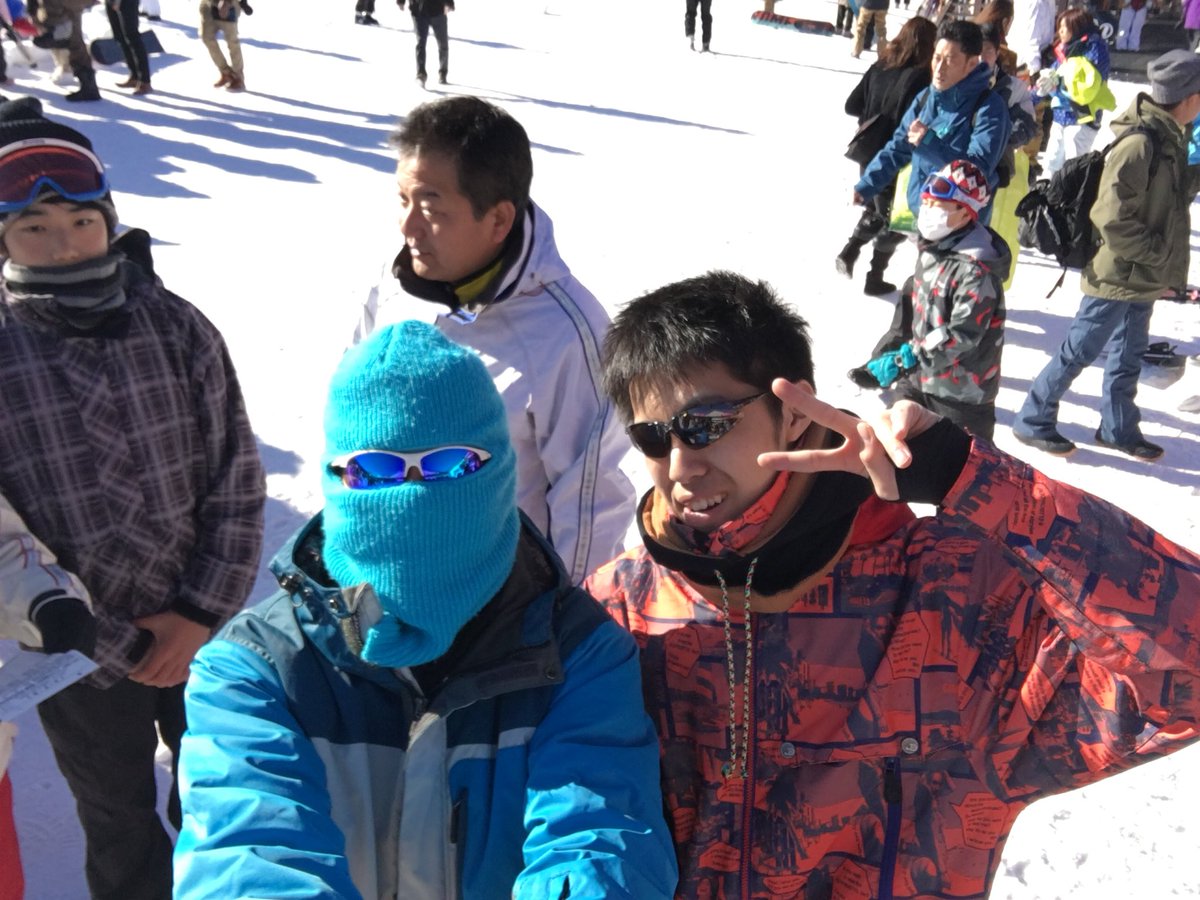 scm3776's tweet photo. 変人スタイルでスノボー https://t.co/mB9SXiRu3A