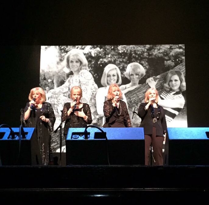 fourkingcousins's tweet photo. We hope you’re enjoying these last few days of 2017. Where has this year gone? We’re in Los Angeles rehearsing together for a show on New Year’s Eve in Mesquite, NV. It’s so much fun to be together singing again. We’ll share photos and more so you can help us celebrate 2018. https://t.co/pErFMkE7e6