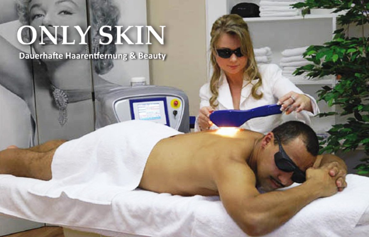 Häufiger als man denkt, leiden Männer unter unerwünschter Behaarung am Rücken und den Schultern. Ob am Strand, in Bädern oder beim Saunieren - häufig ziehen Männer, die am Rücken behaart sind die Blicke auf sich. Wir können helfen onlyskin.de #Rückenhaare