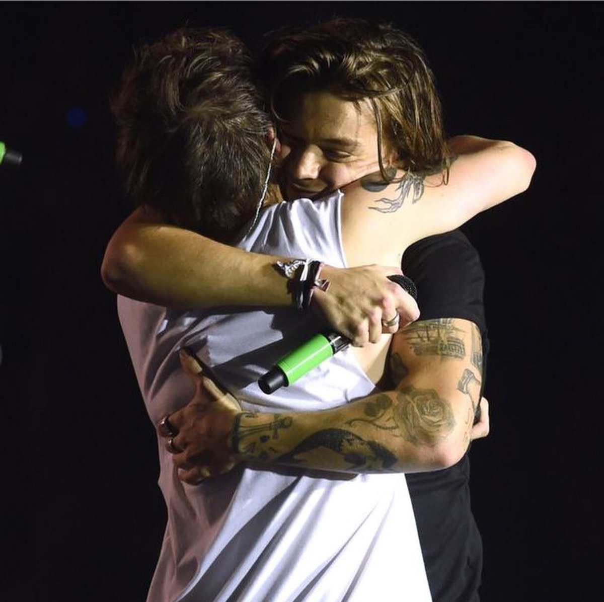 louharry_LARRY_'s tweet photo. I LOVE this pic.. this pic is LOVE!!!❤️💙💚 @Louis_Tomlinson @Harry_Styles #LarryStylinson #larry #LarryIsReal #HarryStyles #louistomlinson #LoveIsLove #LarryIsfuckingreal https://t.co/t2pEgmzUtC