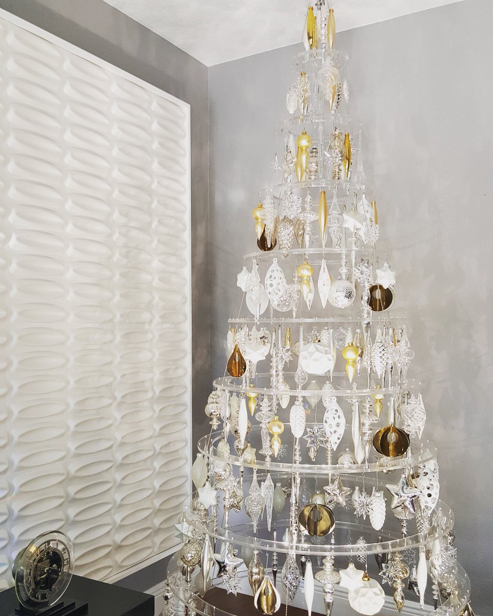 jubileetrees's tweet image. Almost New Year!🍾🎉#modernchristmas #modernchristmastree #silvertree #newyearseve #newyeartree