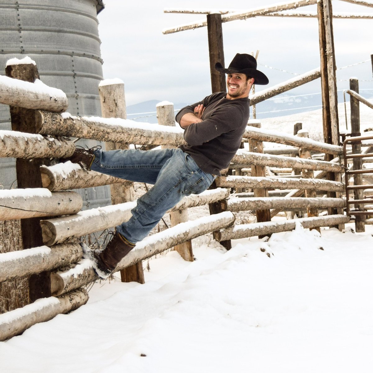 lancepekus's tweet photo. Sometimes you just have to lean back. Working on core strenght is the key to almost everything physical.
#cowboyninja #ranchworkout #corestrength #poweredbyBEEF #groovelife https://t.co/yWTTzMAbrx