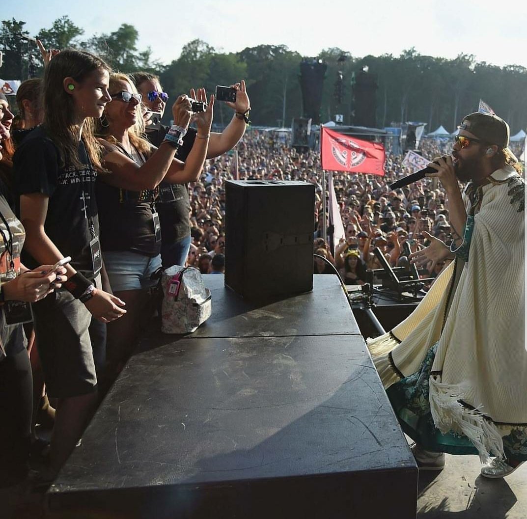 tlcr04's tweet photo. Best Firefly moments...
Onstage with @30SECONDSTOMARS , waving middle fingers in the air with @MissioMusic in the trees, pedicab rides and overall surviving 4 days of non stop fun with the girls! #BestofFirefly https://t.co/a23EL0ZyN9