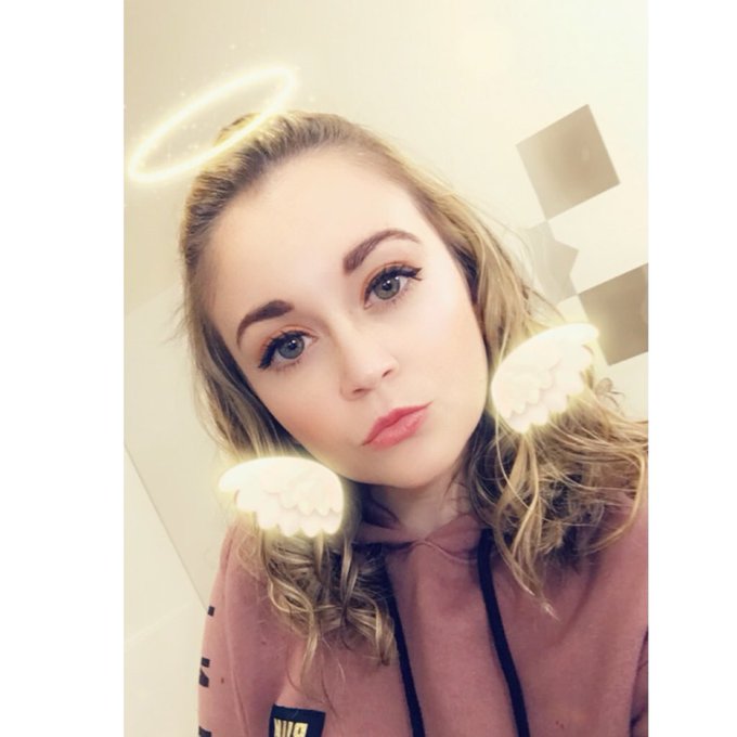 ___ʎǝlɥs∀___’s pics and videos