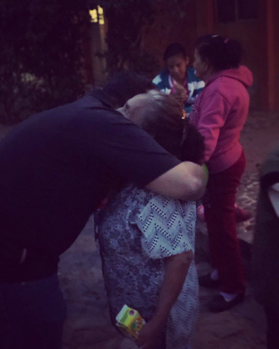 RobertoBlake_'s tweet photo. Hola #Tonalá buenas noches, te quiero compartir qué estoy visitando la Colonia Loma Bonita en conjunto con la Asociación Civil #RBT con la tradicional #Posada2017 #RobertoBlake https://t.co/4vMRUuo4xS