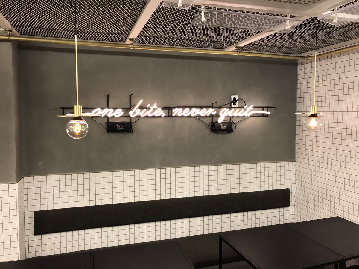 toddsample_eats's tweet image. 정통 외국음식 불모지인 사당역 인근 골목 안 보석을 찾았다🤣오픈한지 한달 된 수제버거집 ’릿잇타미’의 셰프는 세계 3대 요리학교 중 하나인 CIA 출신이고👍🏼미국식 버거는 네가지만 있고 심플하고 맛있다🍔센스 있게 핸드앤몰트 맥주만 판다🍻서초구 방배천로2안길31