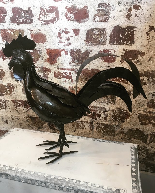 Today's tradition is brought to you by this rather handsome recycled metal cockerel. It's said that a cock's crow on New Year's morning wards away the evil of the year before, but watch out if he cries before dawn!
#newyearssuperstitions #cockerel #sculpture #affordableart